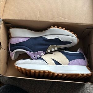 New Balance 327 Size 7 - BNIB